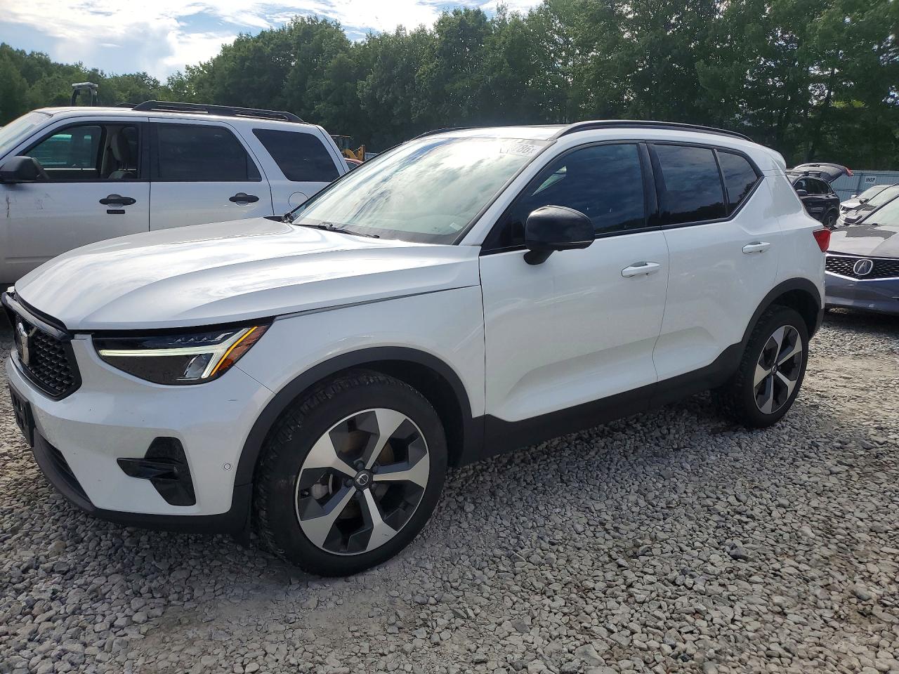 Photo of the 2024 VOLVO XC40 PLUS