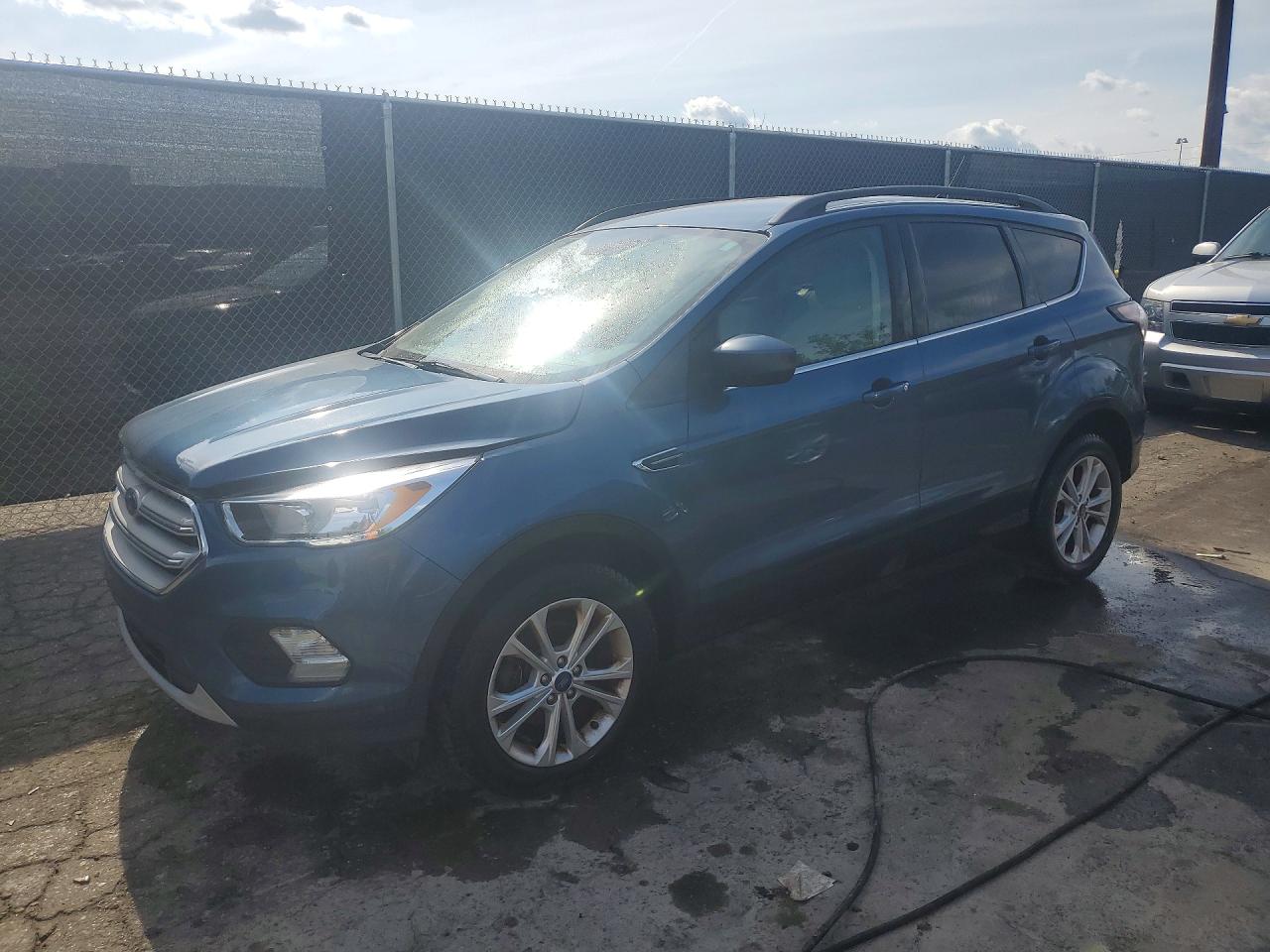 Photo of the 2018 FORD ESCAPE SE