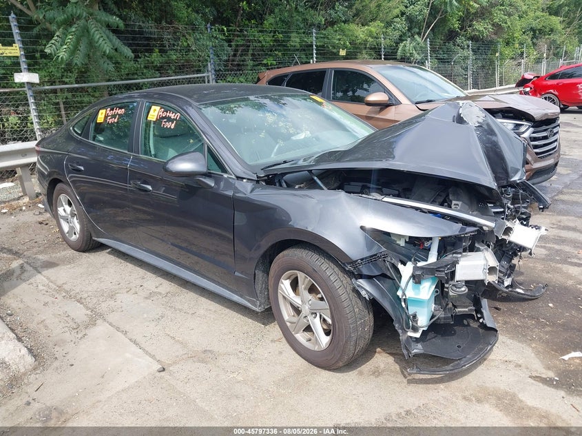 Photo of the 2022 HYUNDAI SONATA SE