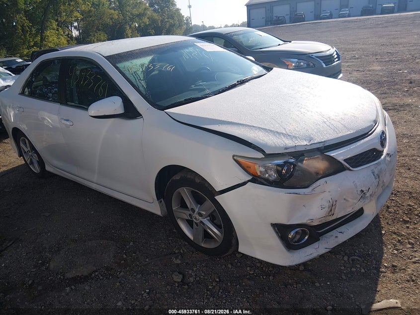 Photo of the 2012 TOYOTA CAMRY SE