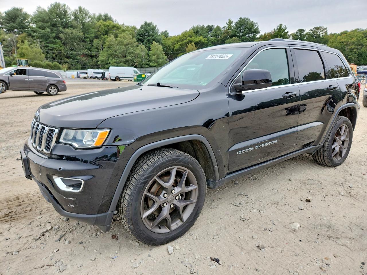 Photo of the 2018 JEEP GRAND CHEROKEE LAREDO