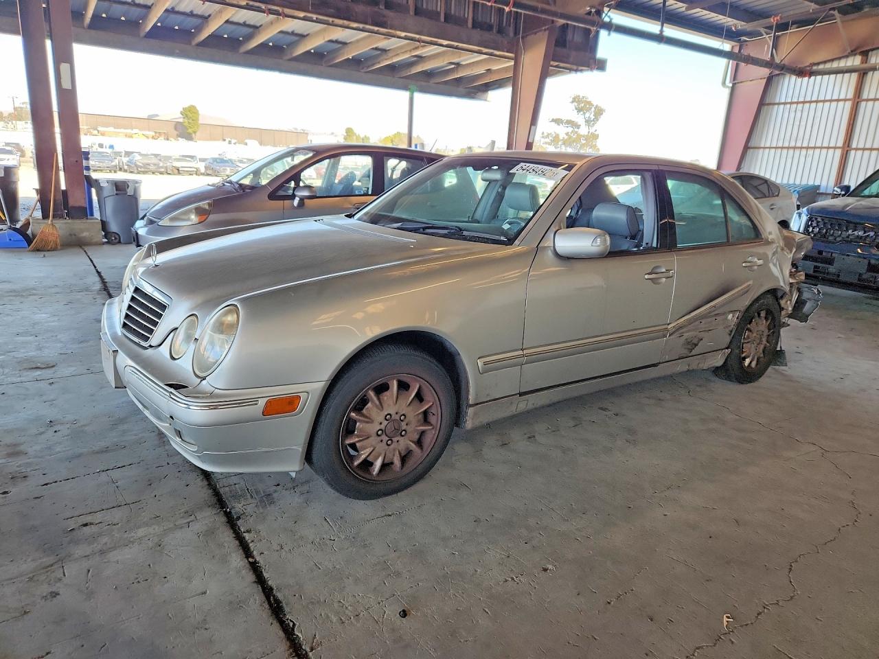 Photo of the 2000 MERCEDES-BENZ E 320