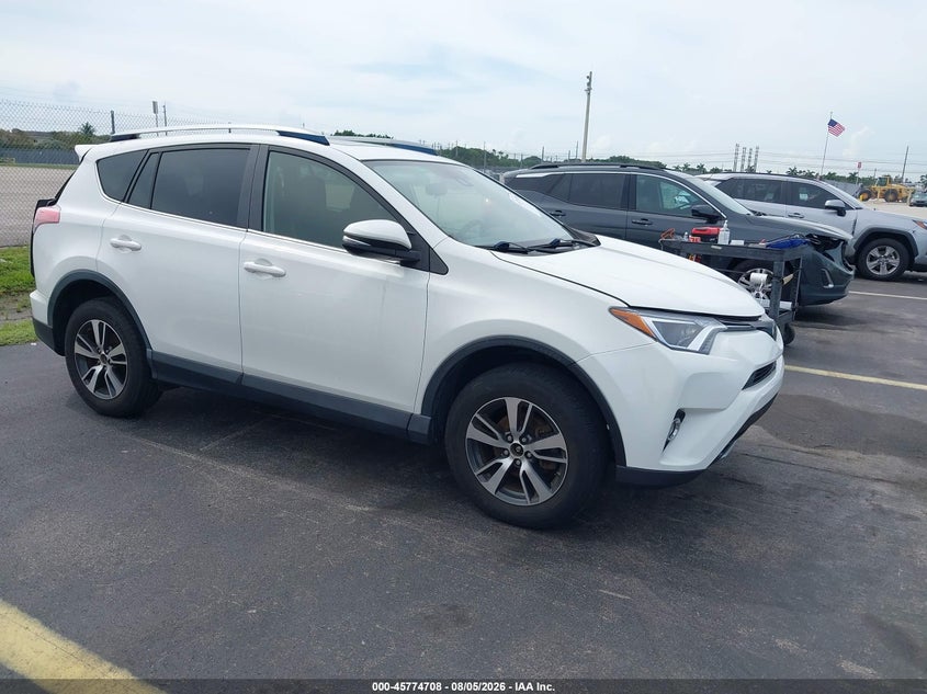 Photo of the 2018 TOYOTA RAV4 XLE
