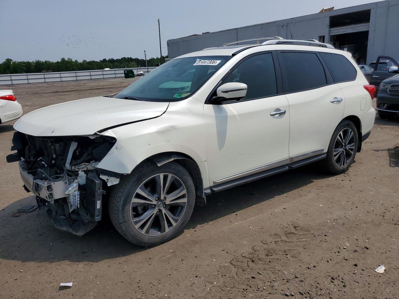 Photo of the 2017 NISSAN PATHFINDER PLATINUM