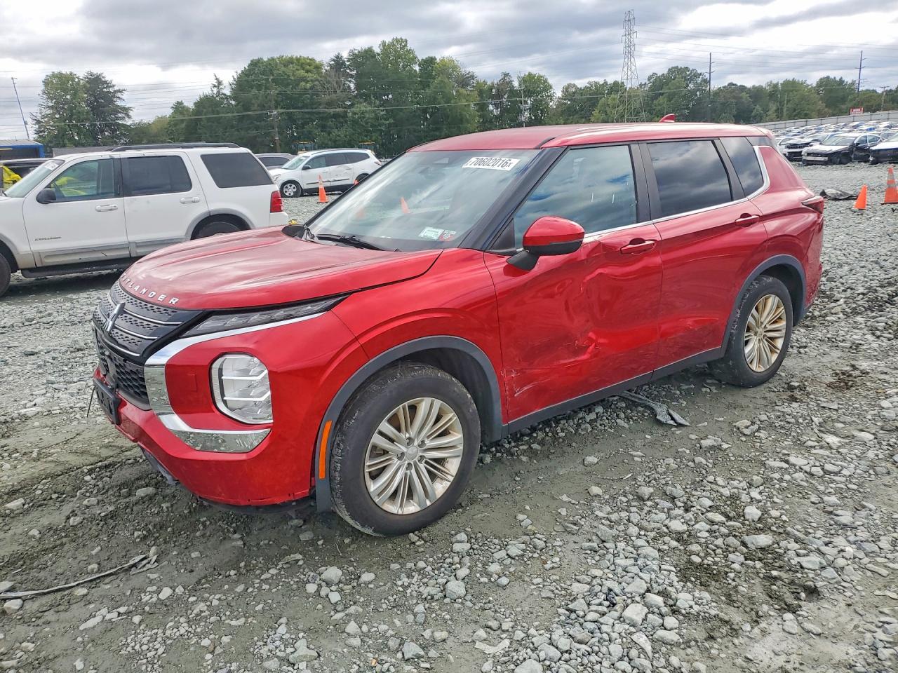 Photo of the 2022 MITSUBISHI OUTLANDER ES