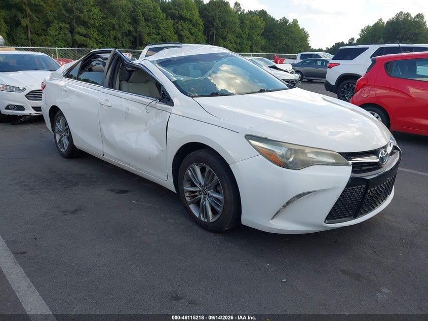 Photo of the 2015 TOYOTA CAMRY SE