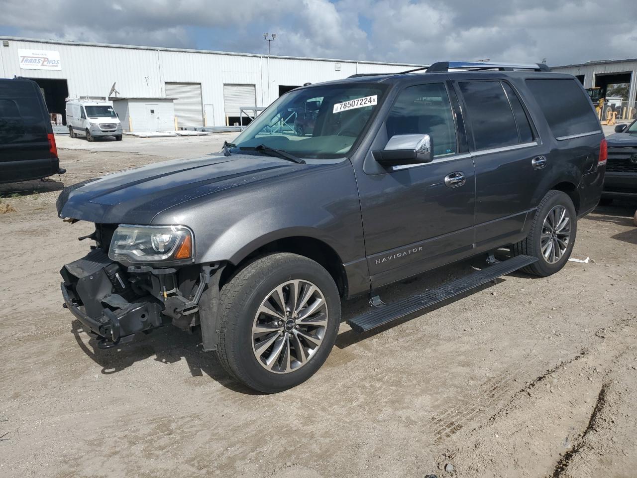 Photo of the 2016 LINCOLN NAVIGATOR SELECT