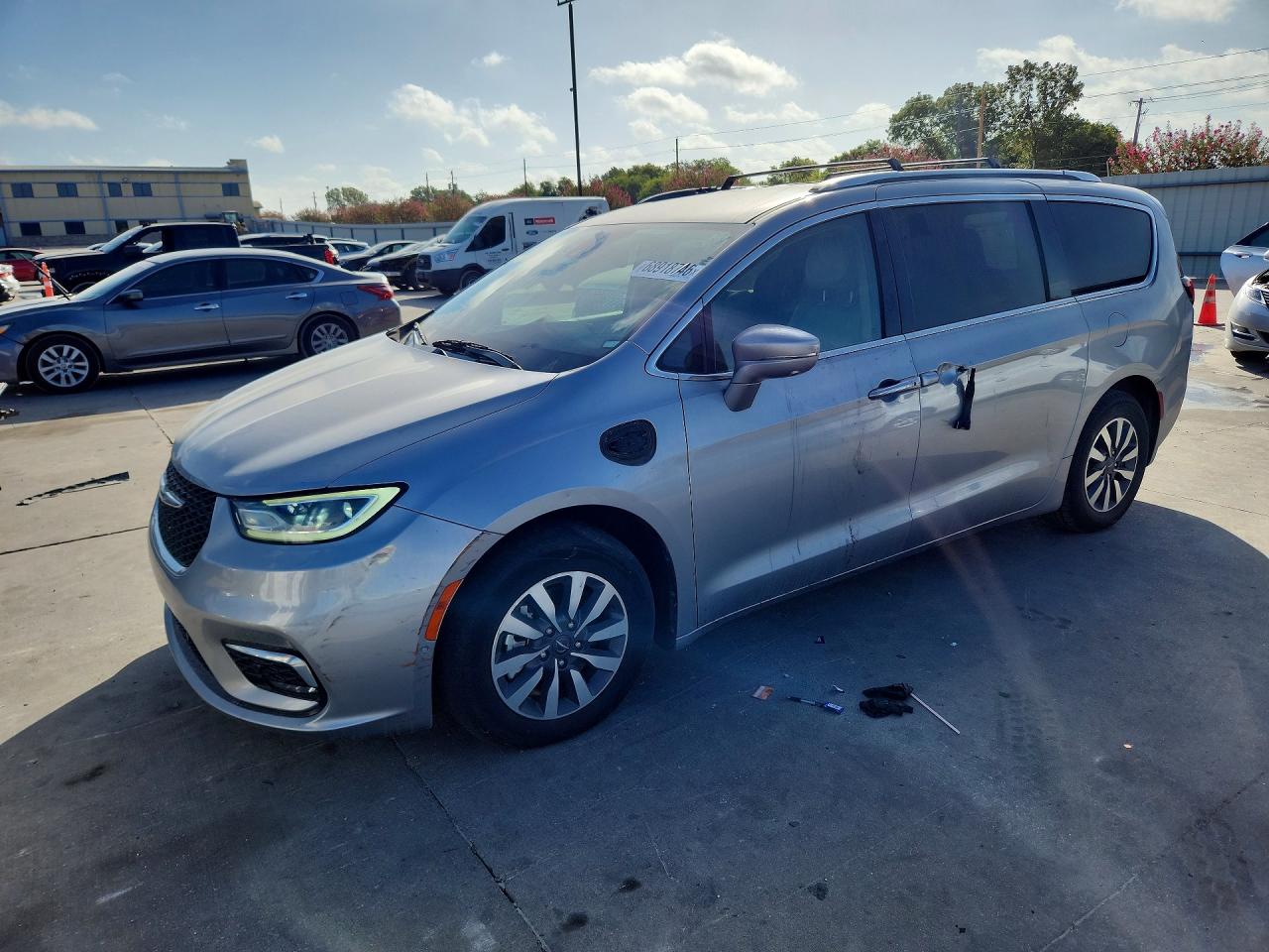 Photo of the 2021 CHRYSLER PACIFICA HYBRID TOURING L