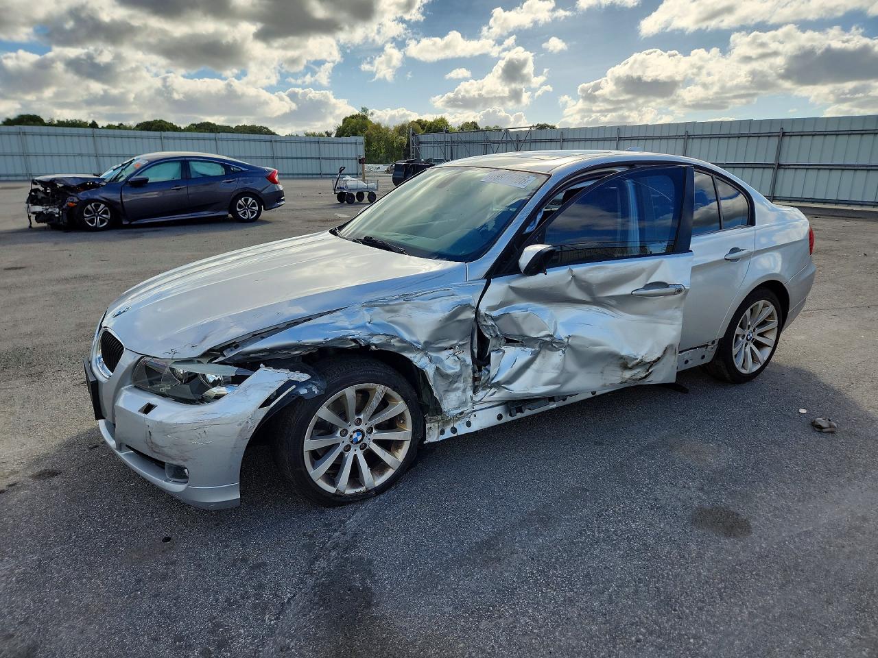 Photo of the 2011 BMW 328 XI SULEV