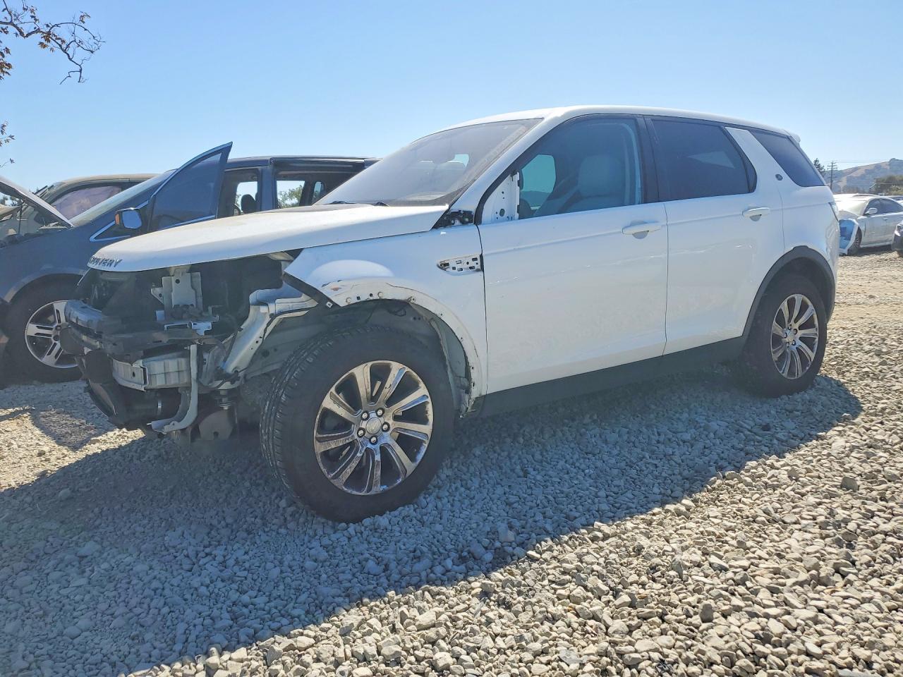 Photo of the 2017 LAND ROVER DISCOVERY SPORT SE