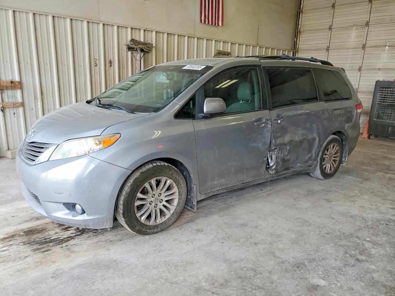 Photo of the 2014 TOYOTA SIENNA XLE 8-PASSENGER