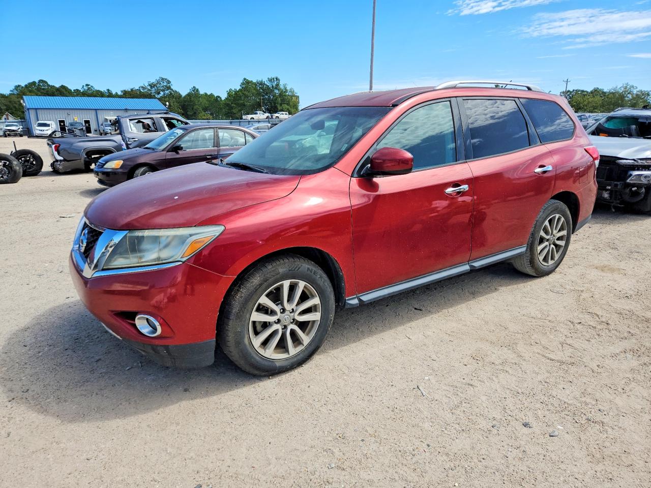 Photo of the 2015 NISSAN PATHFINDER SV