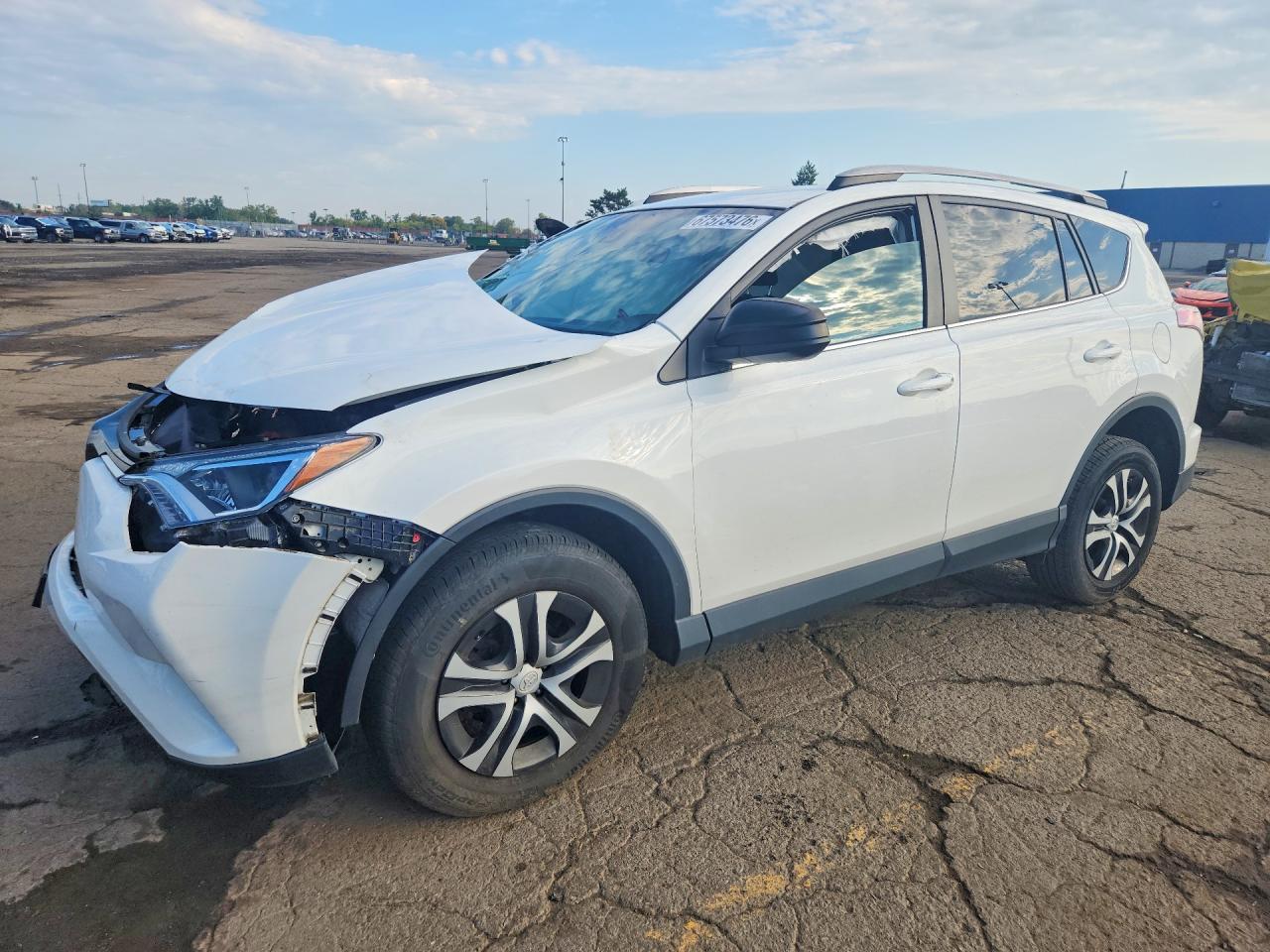 Photo of the 2018 TOYOTA RAV4 LE