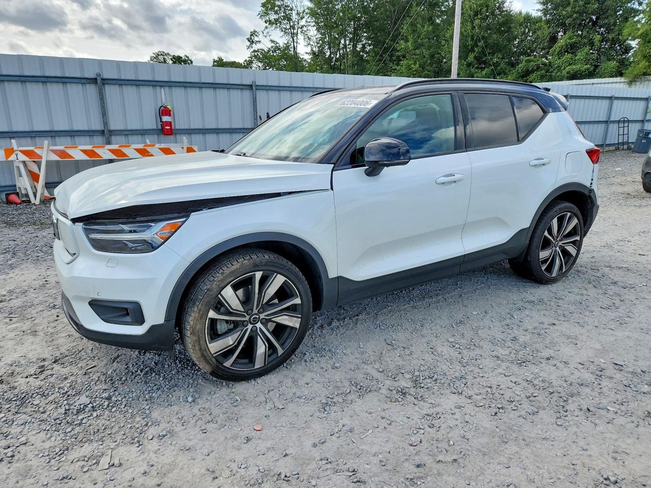 Photo of the 2021 VOLVO XC40 RECHARGE