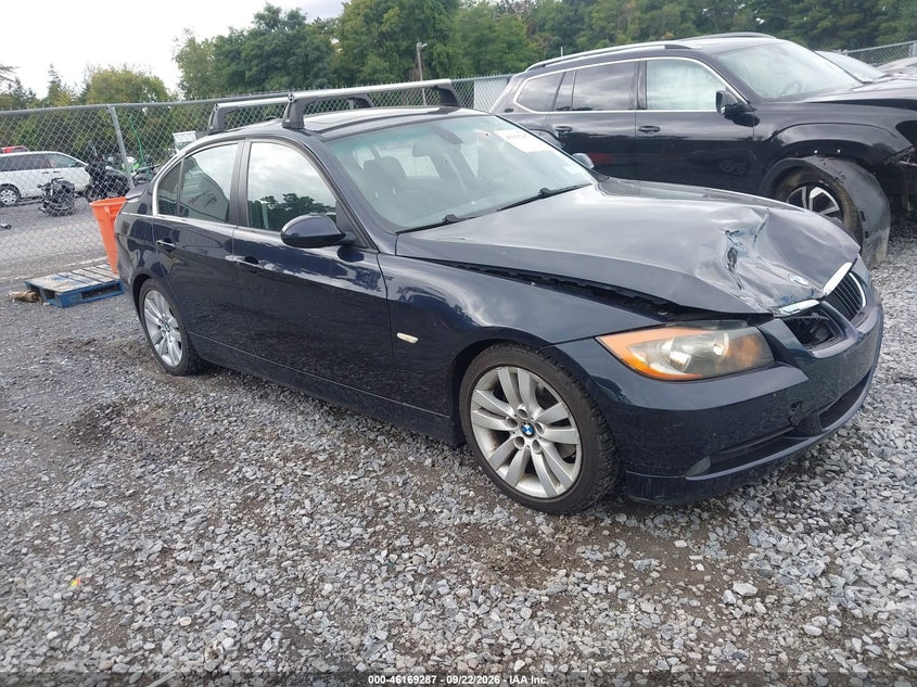 Photo of the 2007 BMW 328I