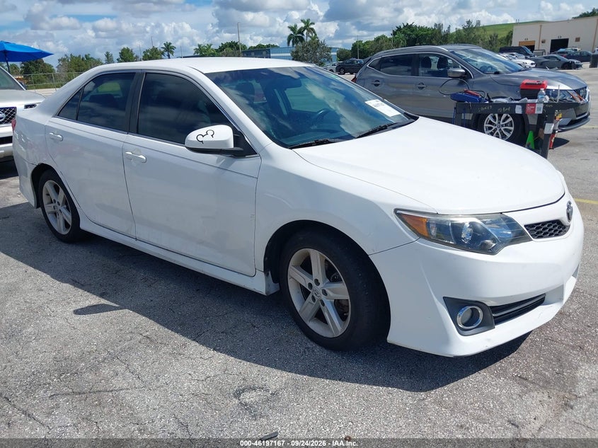 Photo of the 2012 TOYOTA CAMRY SE