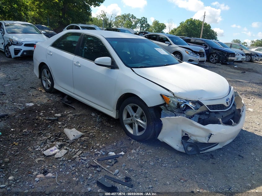 Photo of the 2014 TOYOTA CAMRY SE