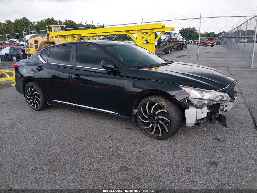 Photo of the 2020 NISSAN ALTIMA SR FWD