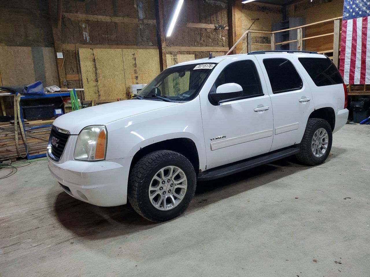 Photo of the 2011 GMC YUKON SLE