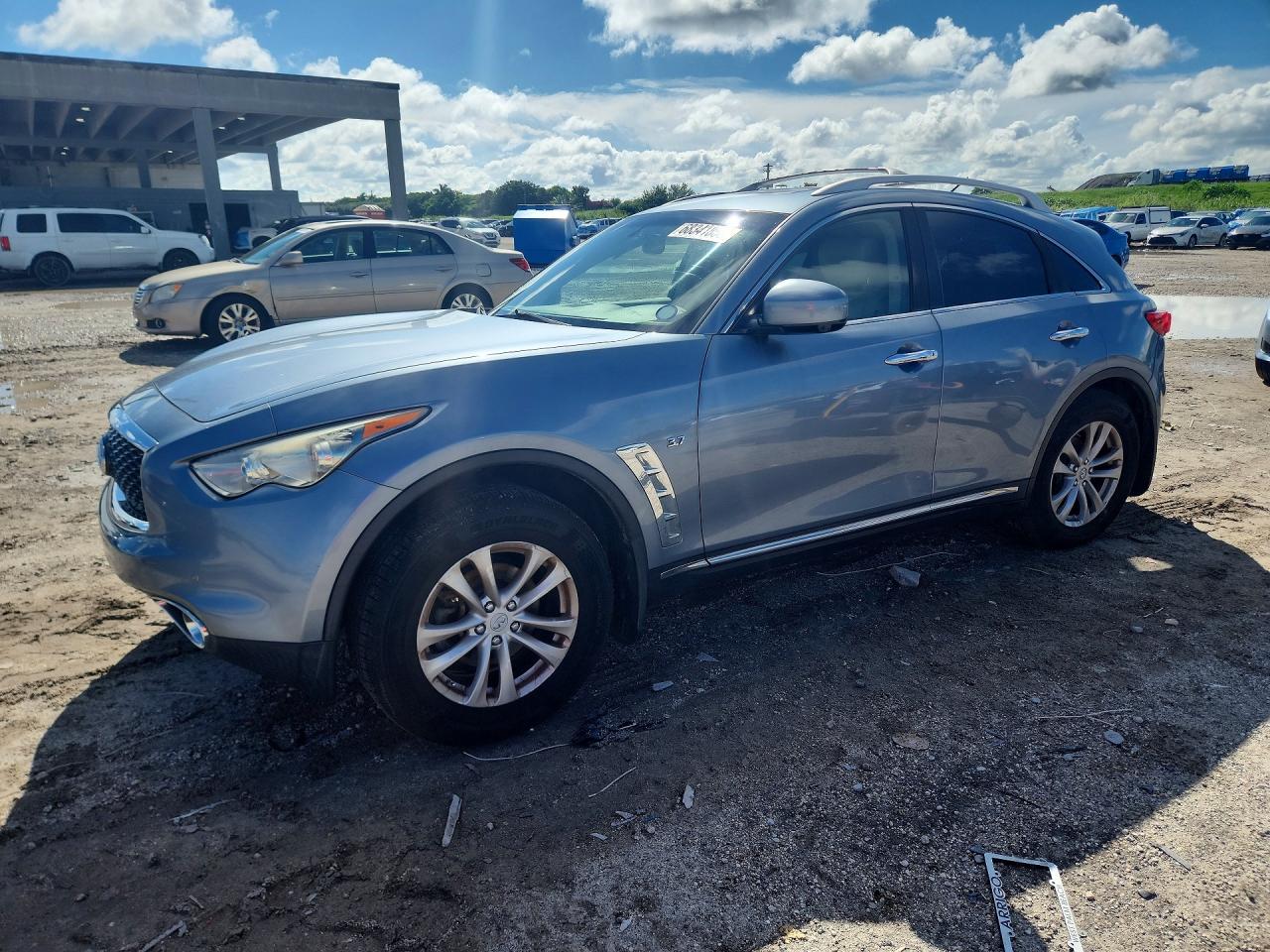 Photo of the 2017 INFINITI QX70 BASE