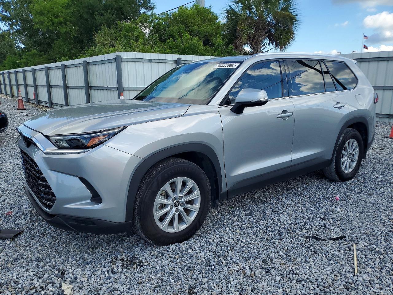 Photo of the 2025 TOYOTA GRAND HIGHLANDER XLE