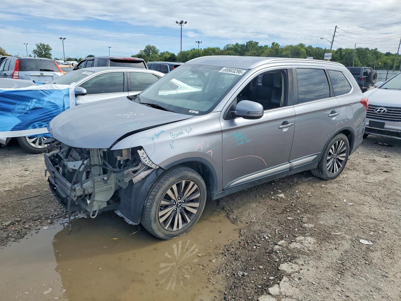 Photo of the 2019 MITSUBISHI OUTLANDER SE