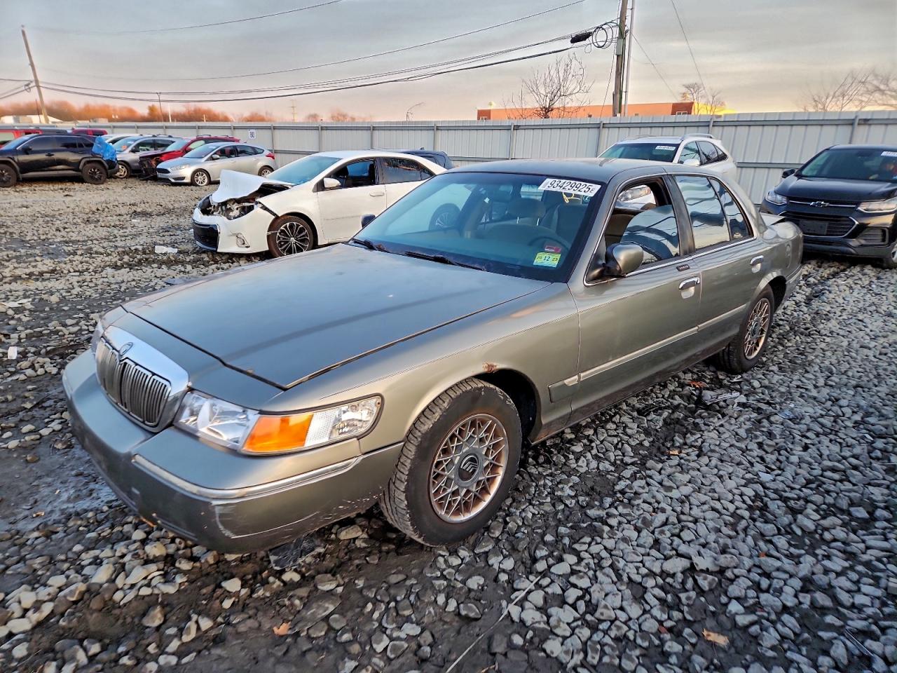Photo of the 2002 MERCURY GRAND MARQUIS GS