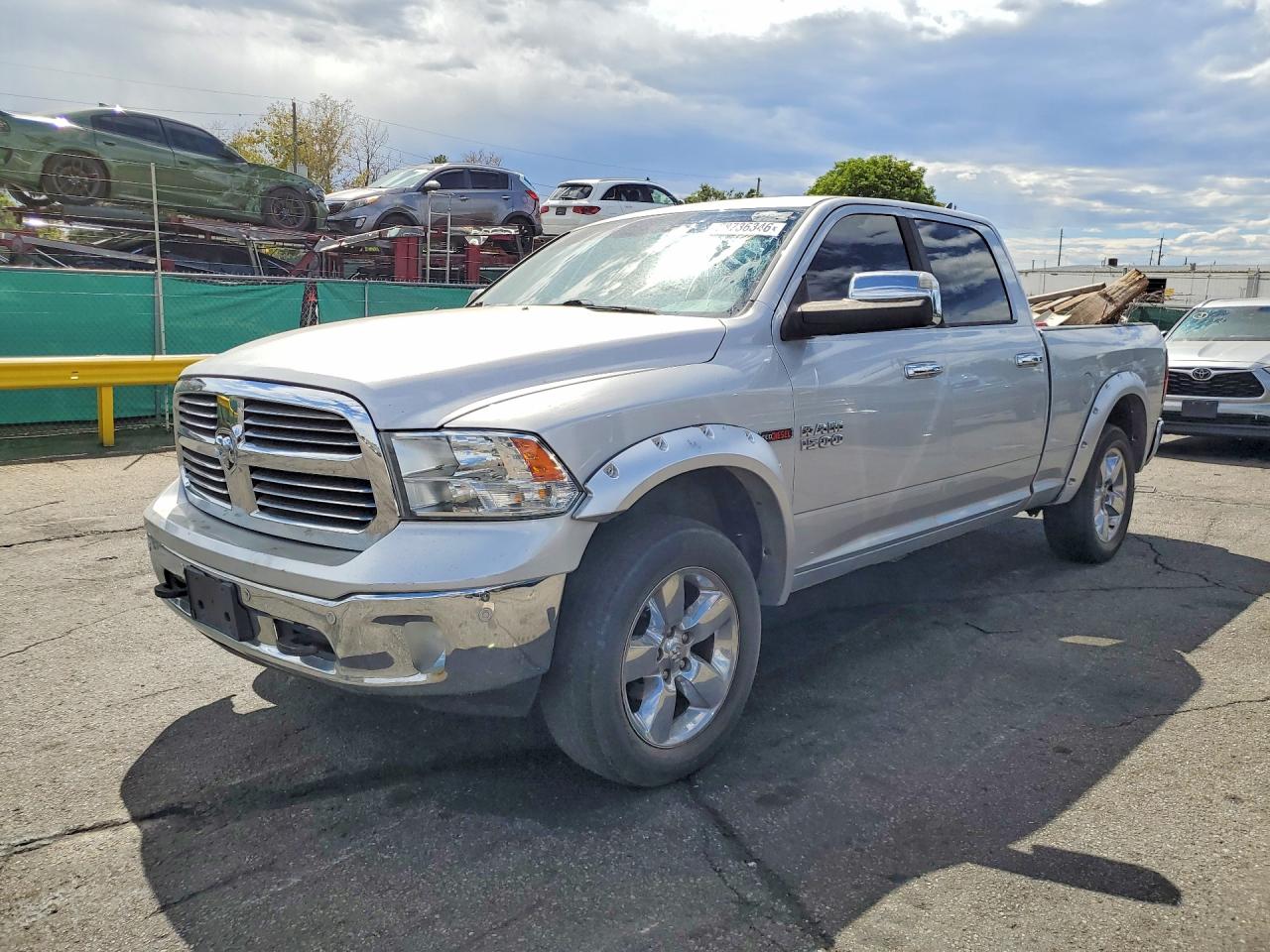 Photo of the 2016 RAM 1500 SLT