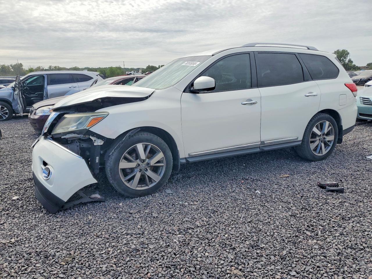 Photo of the 2014 NISSAN PATHFINDER PLATINUM