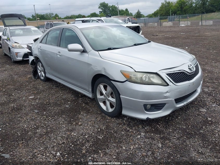 Photo of the 2010 TOYOTA CAMRY SE