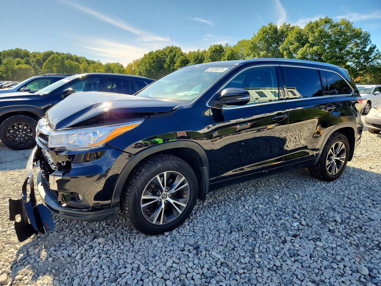 Photo of the 2016 TOYOTA HIGHLANDER XLE