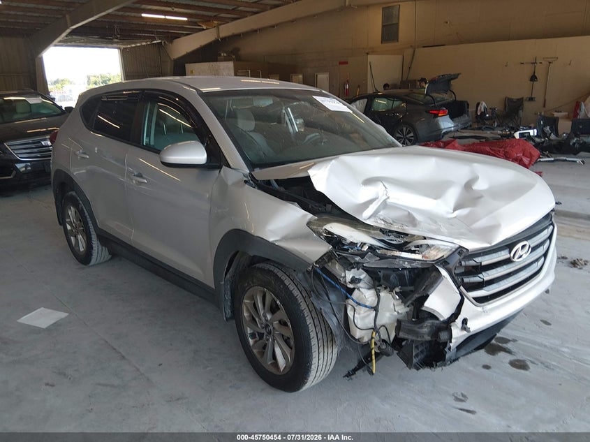 Photo of the 2016 HYUNDAI TUCSON SE