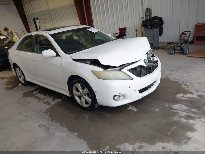Photo of the 2010 TOYOTA CAMRY SE