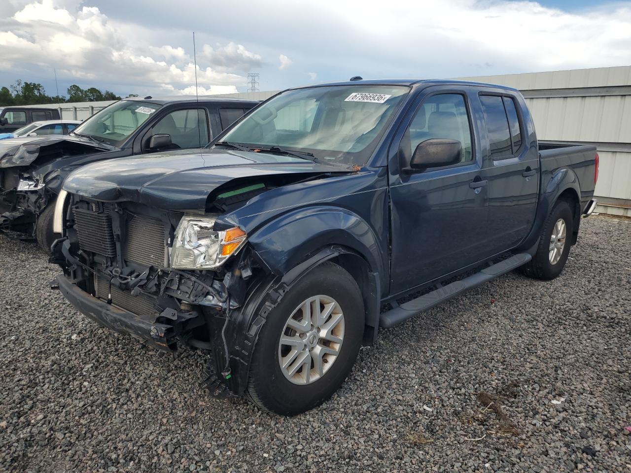 Photo of the 2017 NISSAN FRONTIER SV