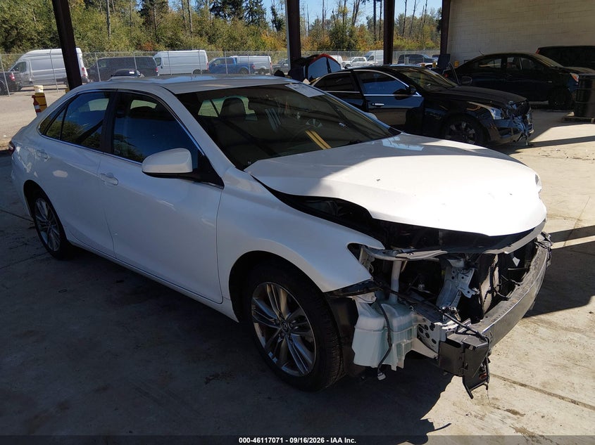 Photo of the 2016 TOYOTA CAMRY SE