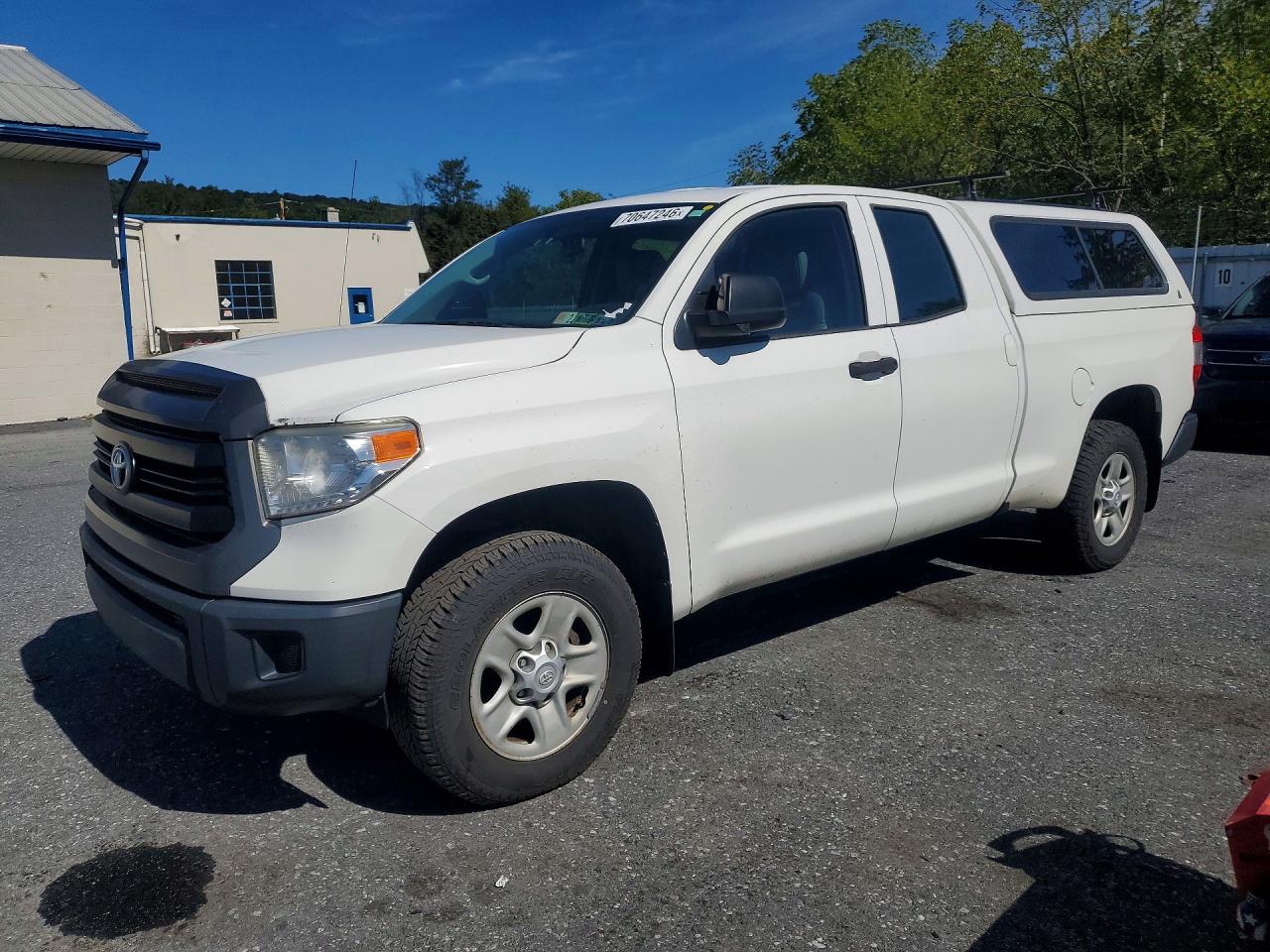 Photo of the 2017 TOYOTA TUNDRA SR