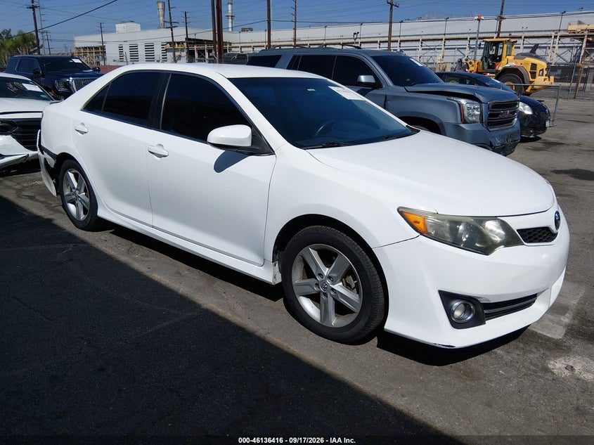 Photo of the 2014 TOYOTA CAMRY SE