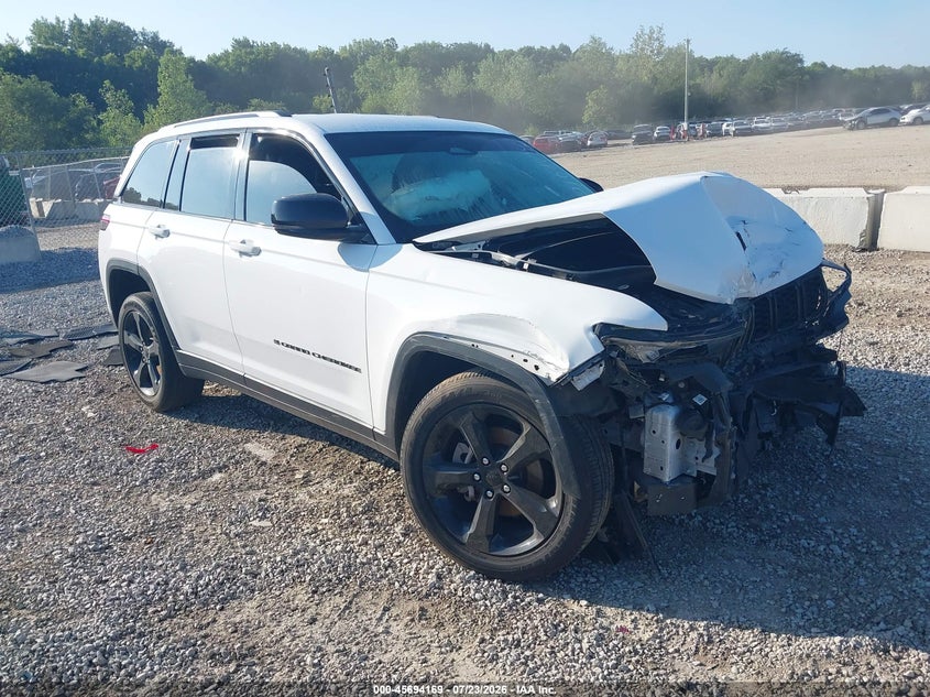 Photo of the 2024 JEEP GRAND CHEROKEE ALTITUDE 4X4