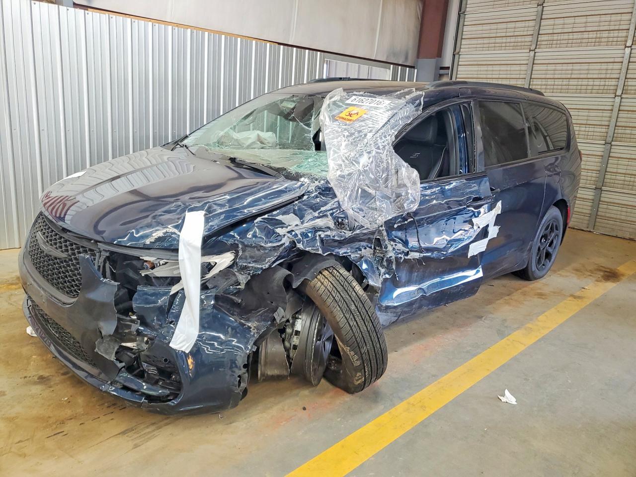 Photo of the 2024 CHRYSLER PACIFICA HYBRID SELECT