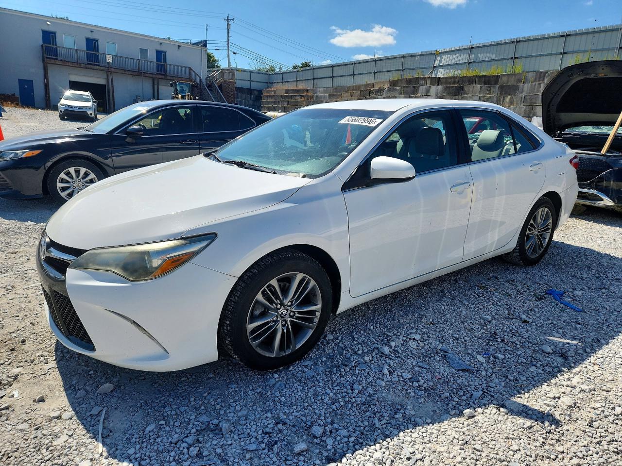 Photo of the 2016 TOYOTA CAMRY SE