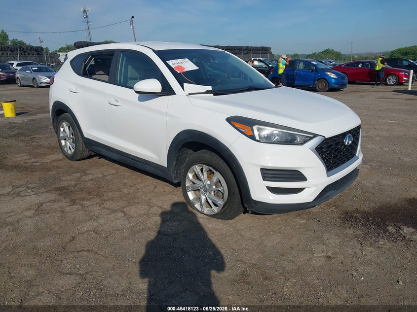 Photo of the 2019 HYUNDAI TUCSON SE
