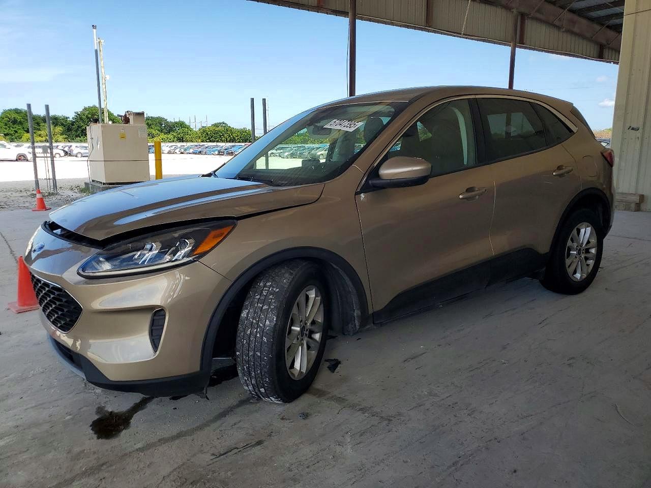 Photo of the 2021 FORD ESCAPE SE