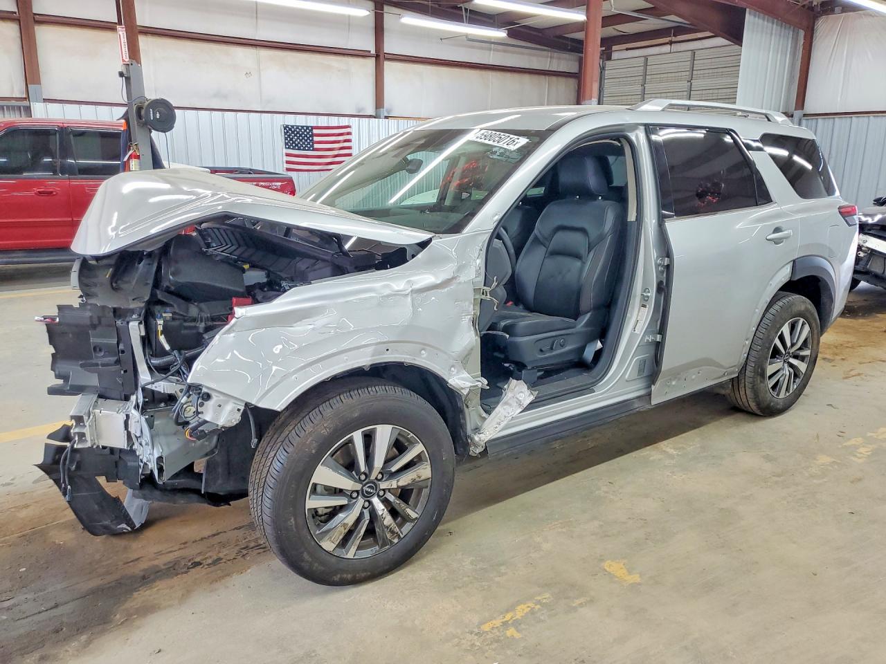 Photo of the 2025 NISSAN PATHFINDER SL