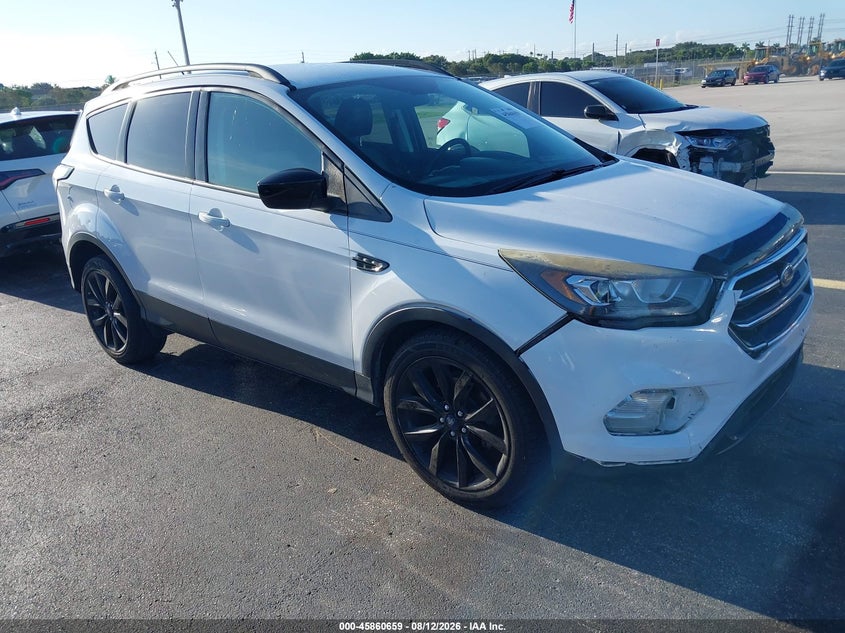 Photo of the 2017 FORD ESCAPE SE
