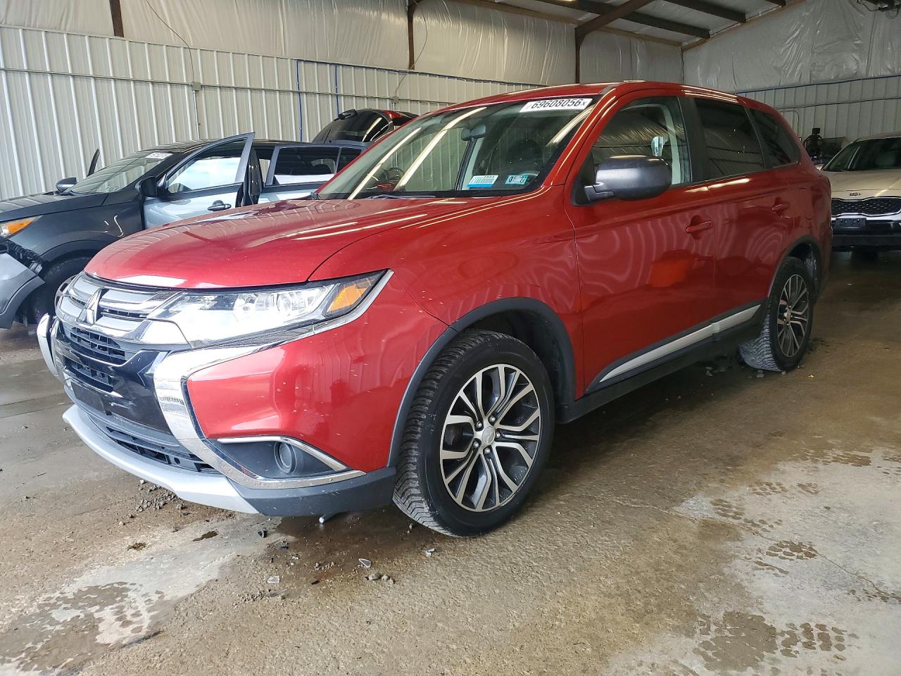 Photo of the 2018 MITSUBISHI OUTLANDER SE