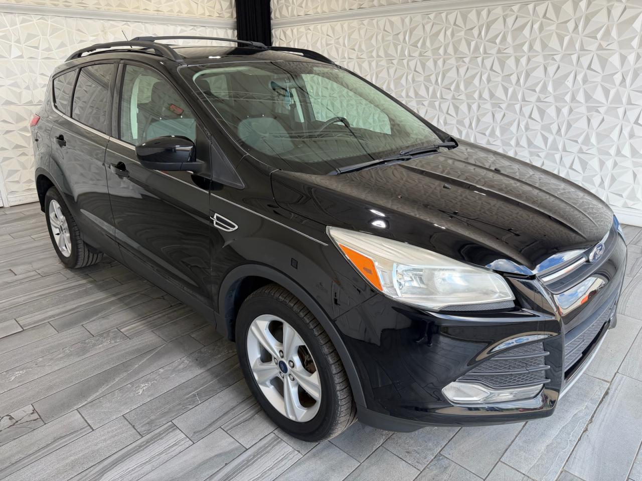 Photo of the 2016 FORD ESCAPE SE