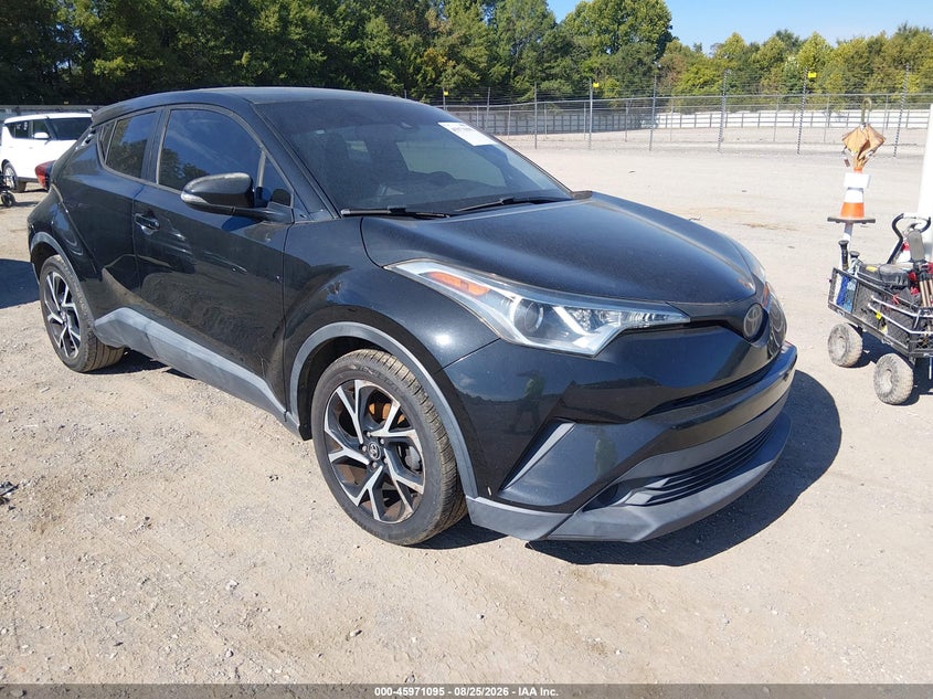 Photo of the 2018 TOYOTA C-HR XLE