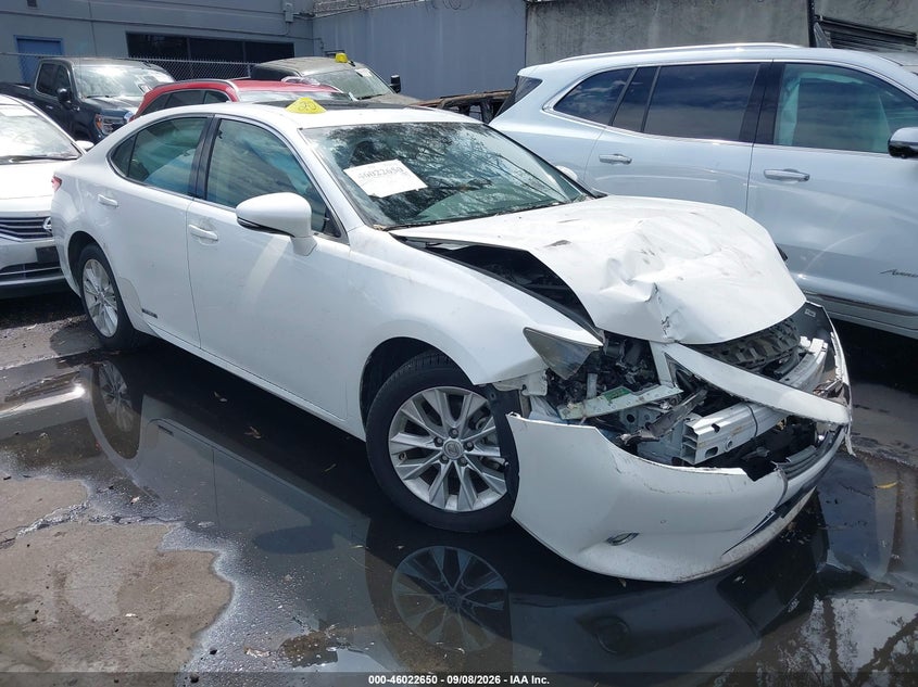 Photo of the 2014 LEXUS ES 300H