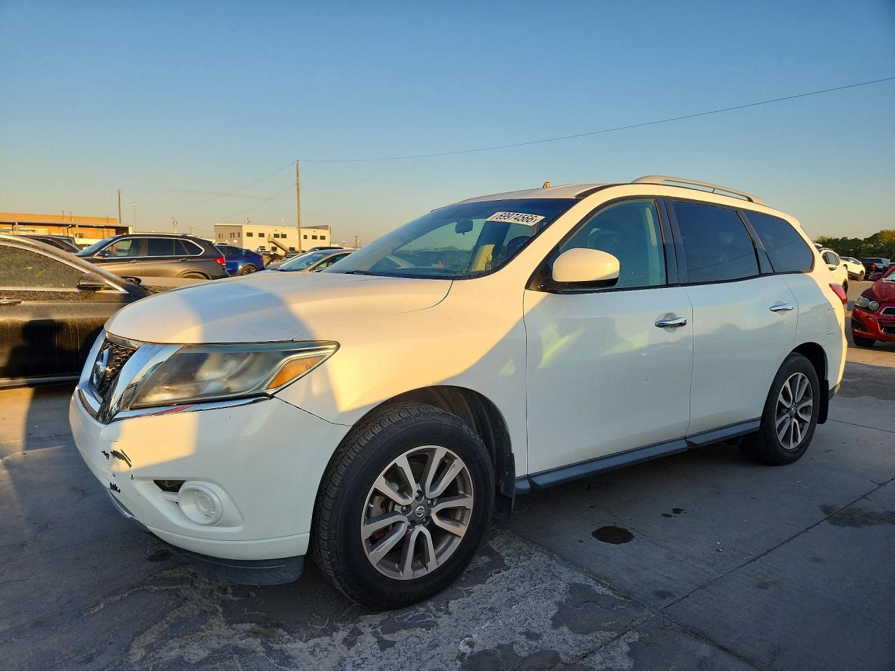 Photo of the 2014 NISSAN PATHFINDER SV