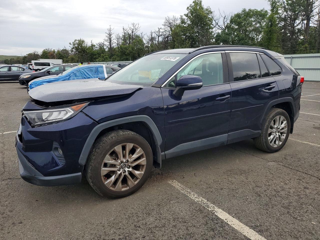 Photo of the 2019 TOYOTA RAV4 XLE PREMIUM